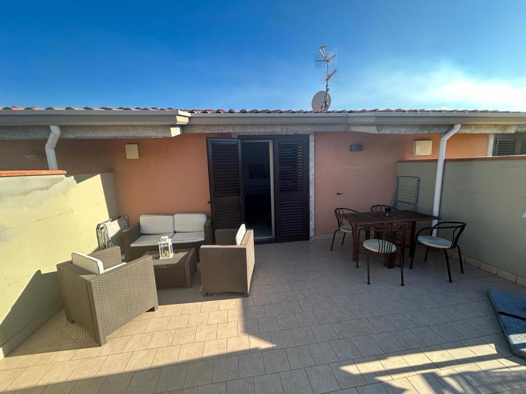 Nina Apartament Giardini Naxos Con Posto Auto ภายนอก รูปภาพ