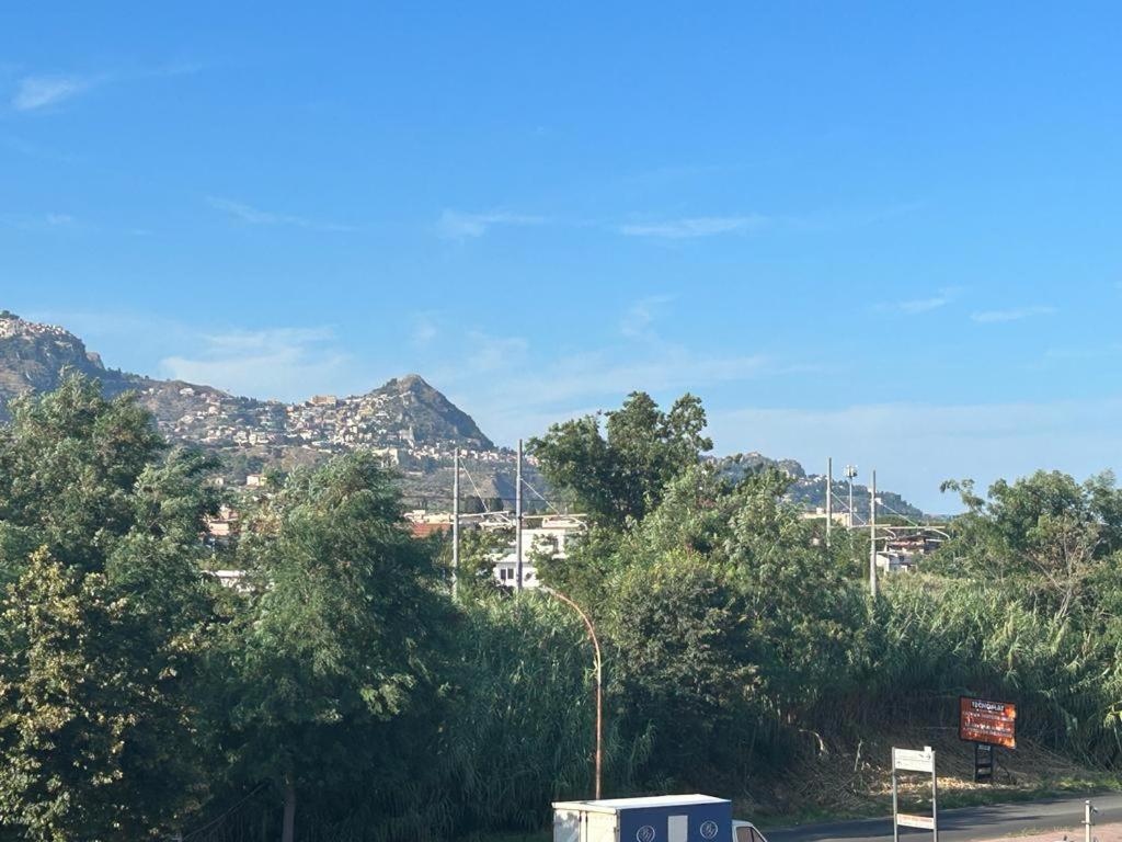 Nina Apartament Giardini Naxos Con Posto Auto ภายนอก รูปภาพ