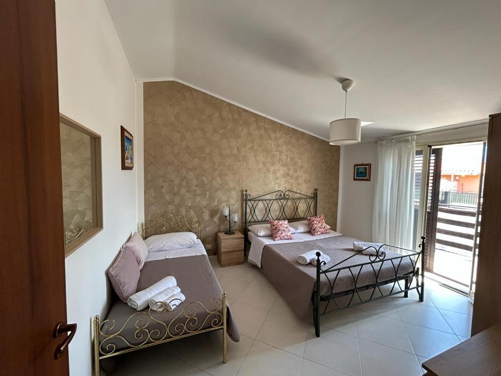 Nina Apartament Giardini Naxos Con Posto Auto ภายนอก รูปภาพ