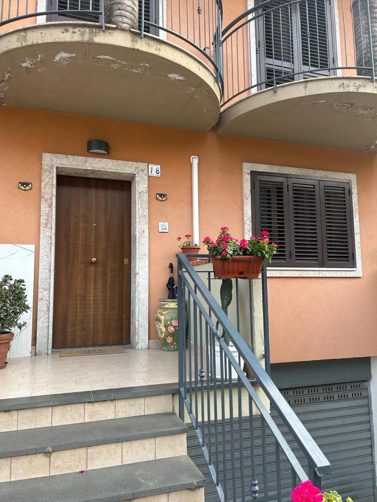 Nina Apartament Giardini Naxos Con Posto Auto ภายนอก รูปภาพ
